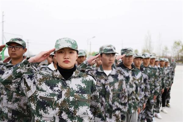 挑戰(zhàn)自我，勇于拼搏——蘭州新華互聯(lián)網(wǎng)中等職業(yè)學(xué)校春訓(xùn)總結(jié)大會(huì)