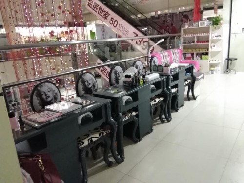 纖指圓夢想！保定東方技工學校創(chuàng)業(yè)者——李丹！  