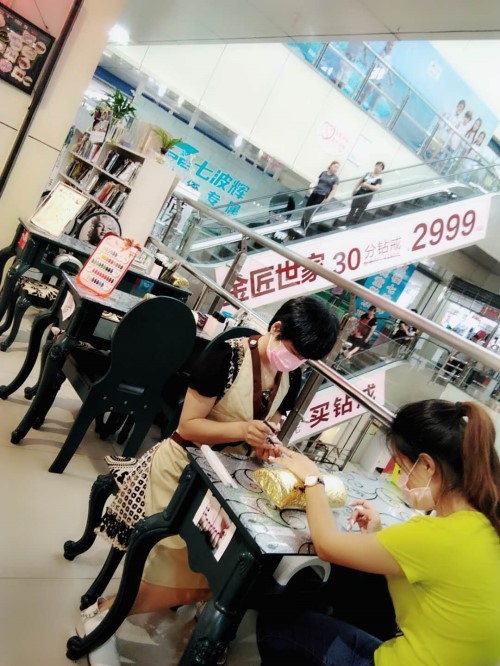 纖指圓夢想！保定東方技工學校創(chuàng)業(yè)者——李丹！  