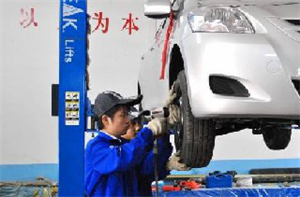 開封汽修學(xué)校有汽車整形技術(shù)專業(yè)嗎？就業(yè)前景好不好？