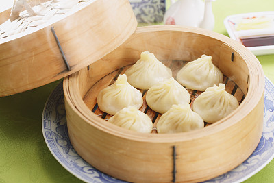 想學(xué)面點制作嗎？來保定玉蘭香廚師學(xué)校吧！