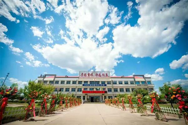 秦皇島東方航空服務專業(yè)學校2017學費多少？貴嗎？